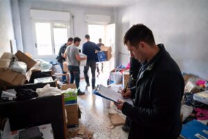 Equipo trabajando en vivienda del distrito